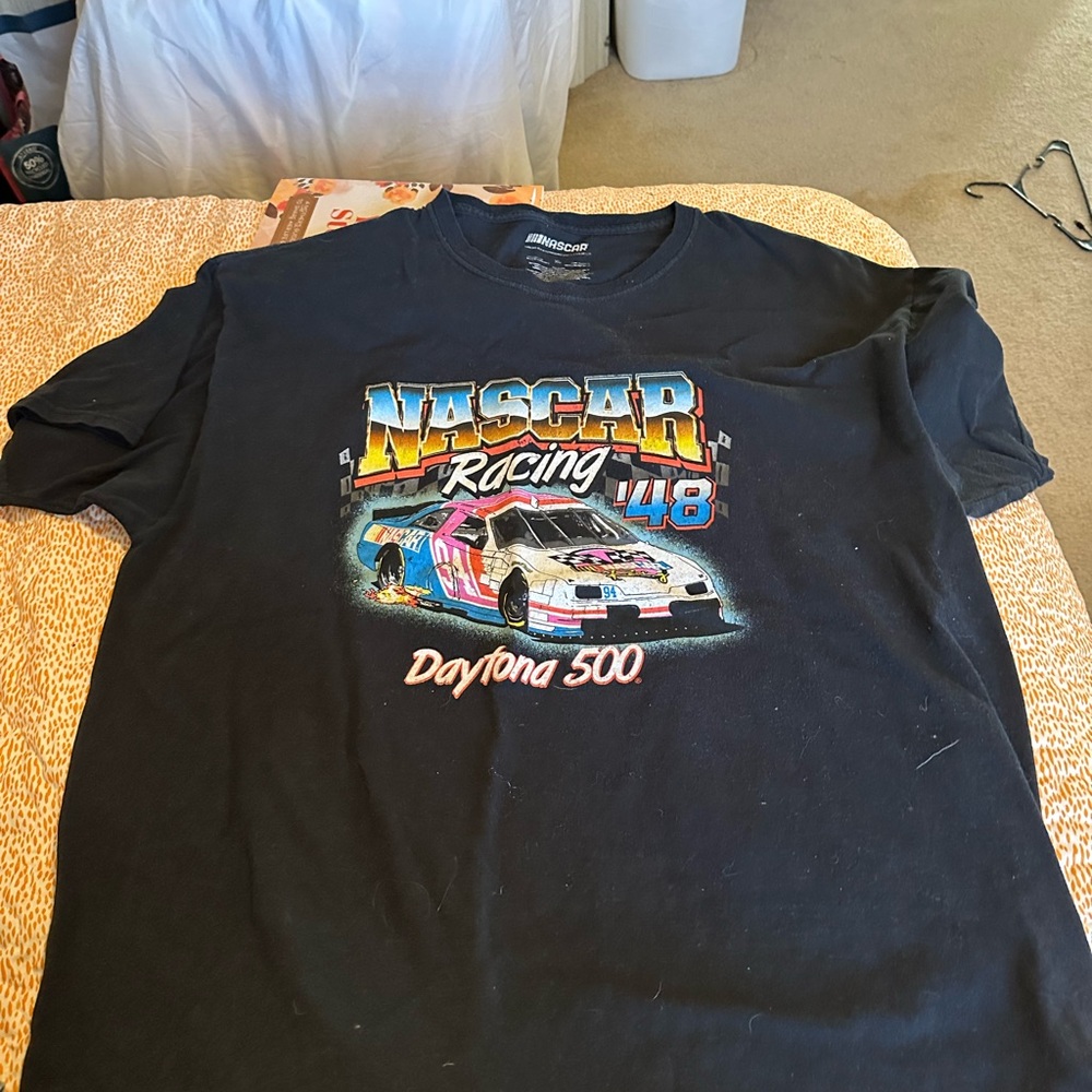 Daytona 500 #48 jimmy johnson men's xl t shirt.